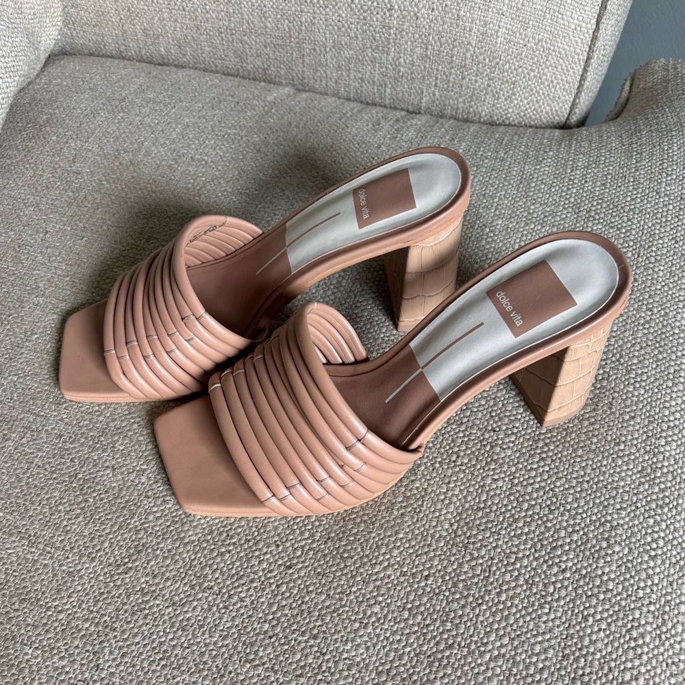 Dolce Vita Priana Block Heel Sandal (Women)
CAFE STELLA, Size 7.5 M
